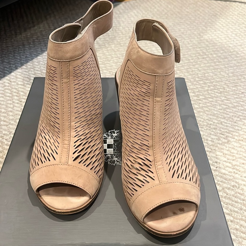 Vince Camuto Open Toe wedge sandals